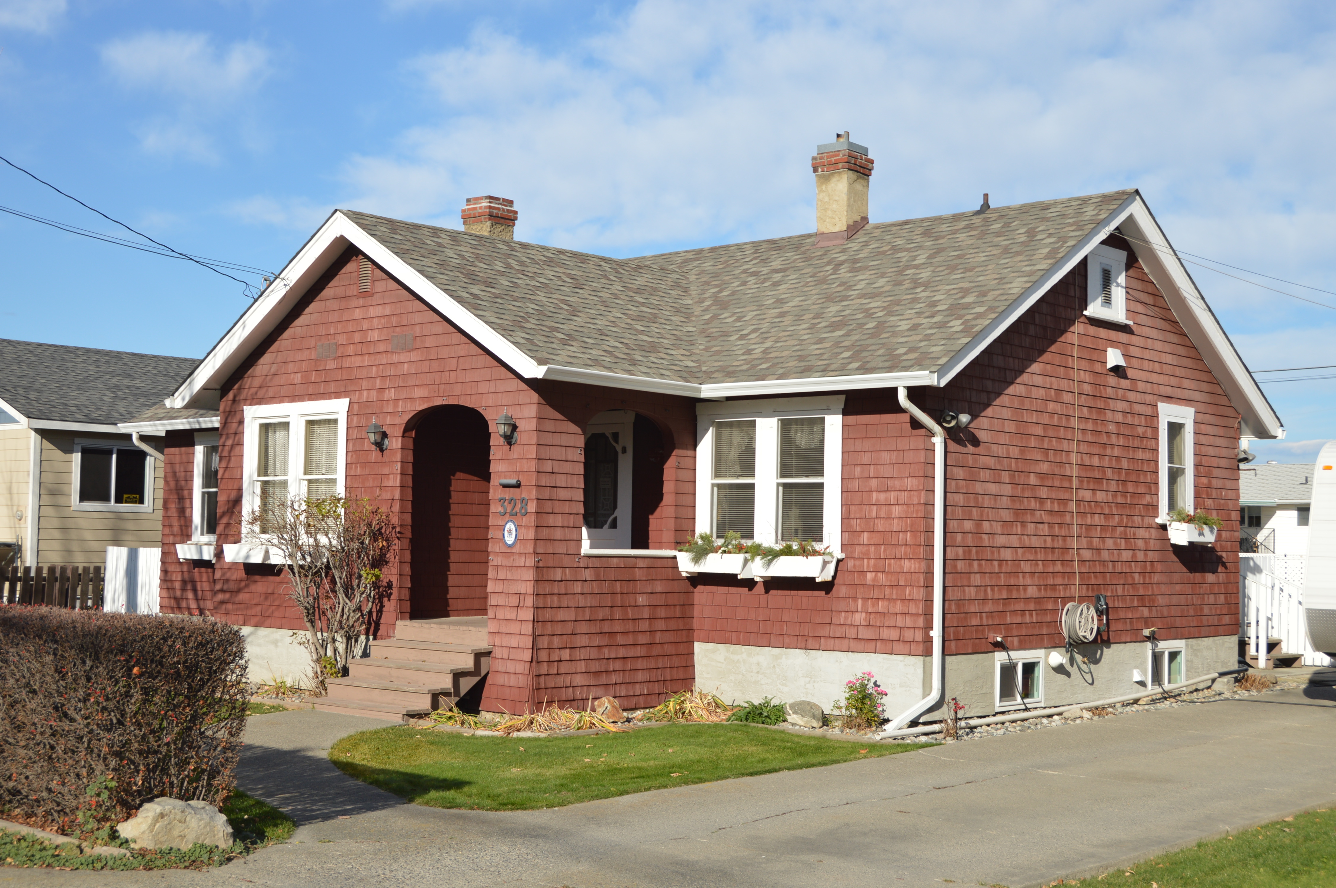 328 ROYAL AVE.jpg